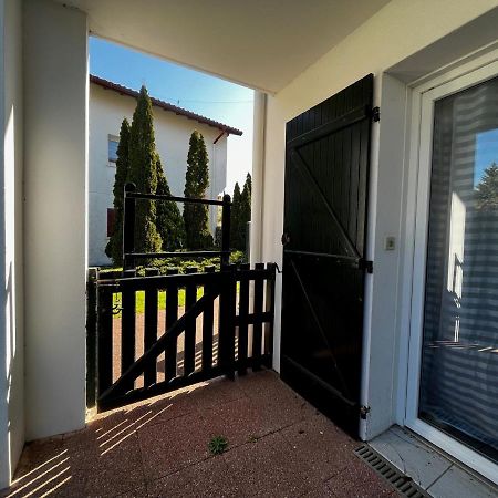 Bel Appartement T3 Avec Jardin, Piscine Et Parking, Proche Plage A Hendaye - Fr-1-239-739 Exteriör bild