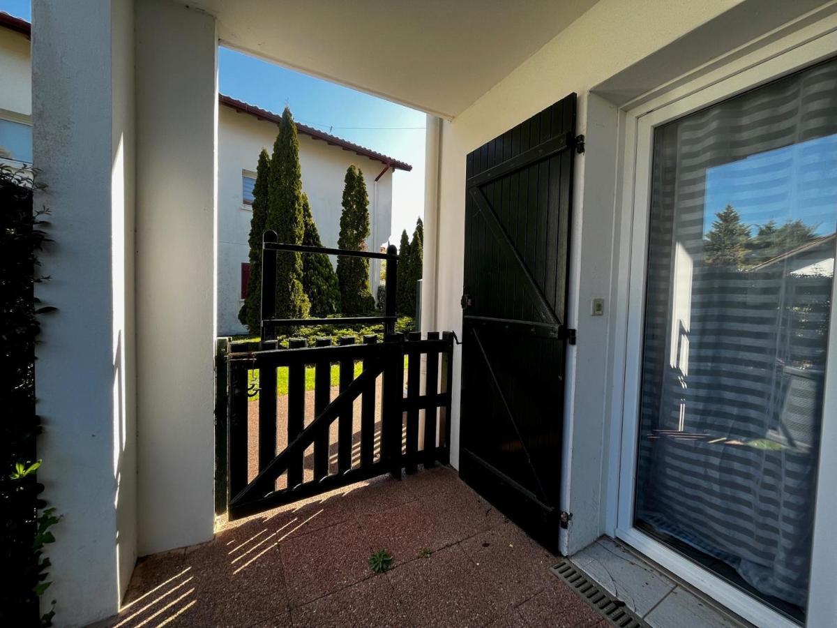 Bel Appartement T3 Avec Jardin, Piscine Et Parking, Proche Plage A Hendaye - Fr-1-239-739 Exteriör bild